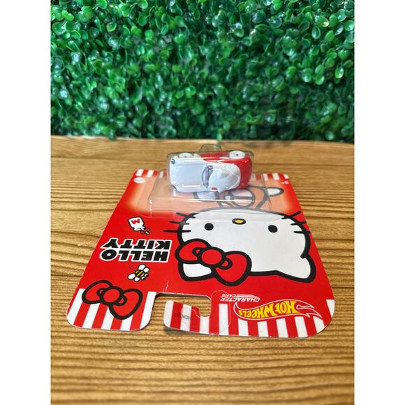 Hot Wheels 2021 Character Cars HELLO KITTY-Sanrio RED White Diecast Car NIP 1/64 - Picture 8 of 8